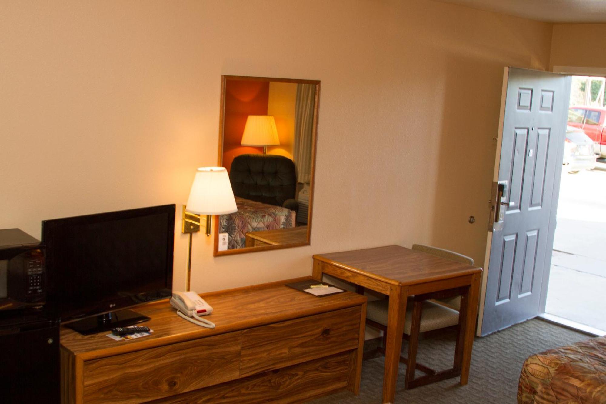 Cottonwood Inn & Suites Phillipsburg Habitación foto